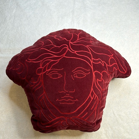 VERSACE RARE LARGE MEDUSA HEAD RED VELVET ACCENT THROW PILLOW  EMBROIDERED HEAD - Picture 2 of 9